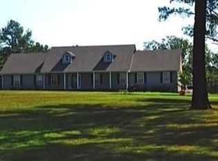 72 Twin Lakes Dr, Michie, TN 38357