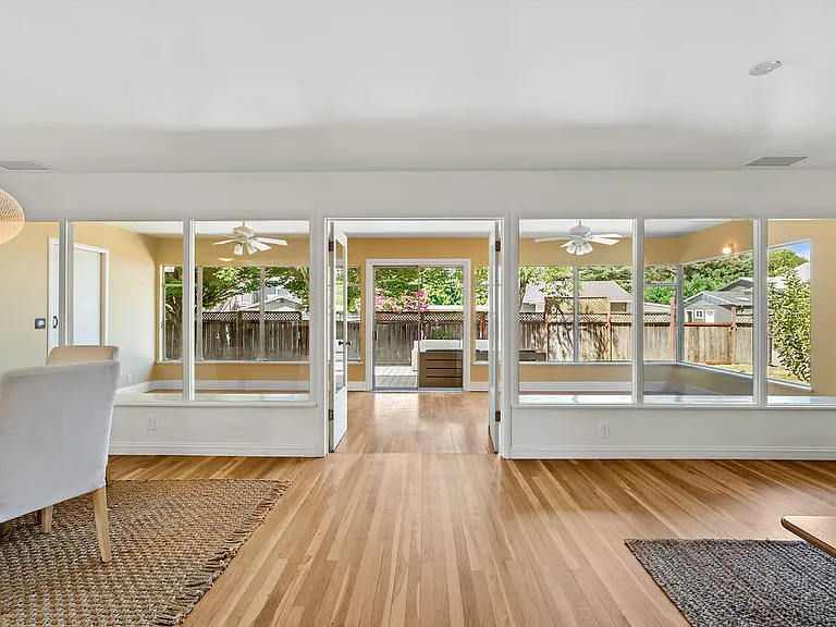 13805 Village Ave — Photo 28