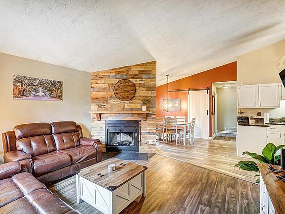 5th image of 2427 Fernwood Ave