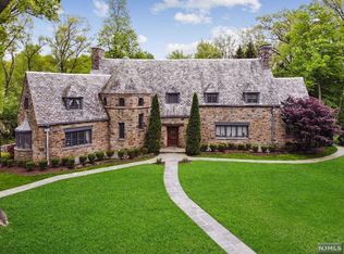 120 Oldchester Rd, Essex Fells, NJ 07021