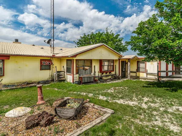 111 W Lobo Dr, Silverton, TX 79257