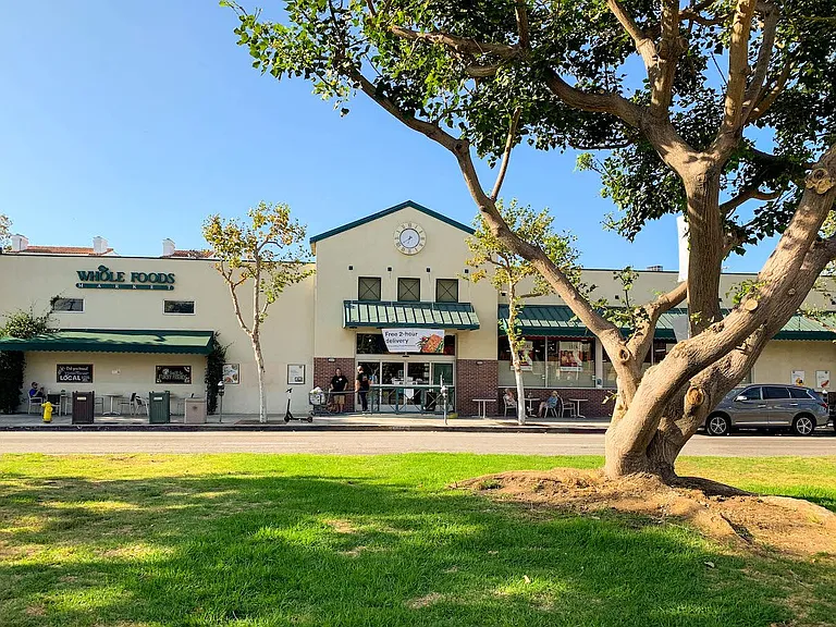 11645 Montana Ave — Photo 52