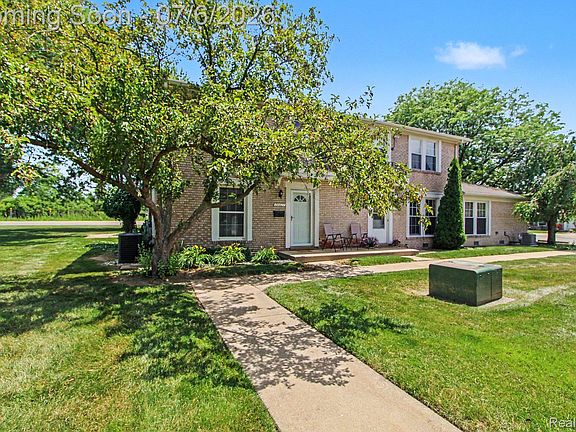 2nd image of 28427 Longmeadow Ln