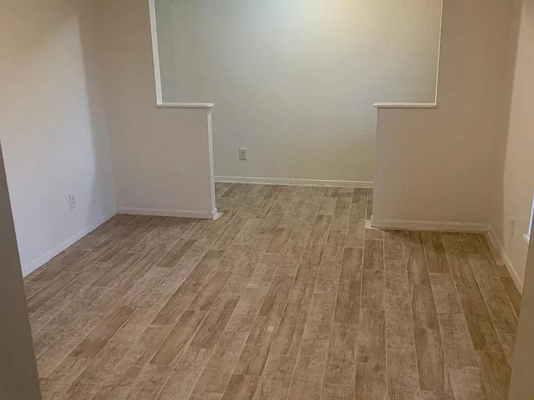 2510 Maxwell Ln — Photo 11