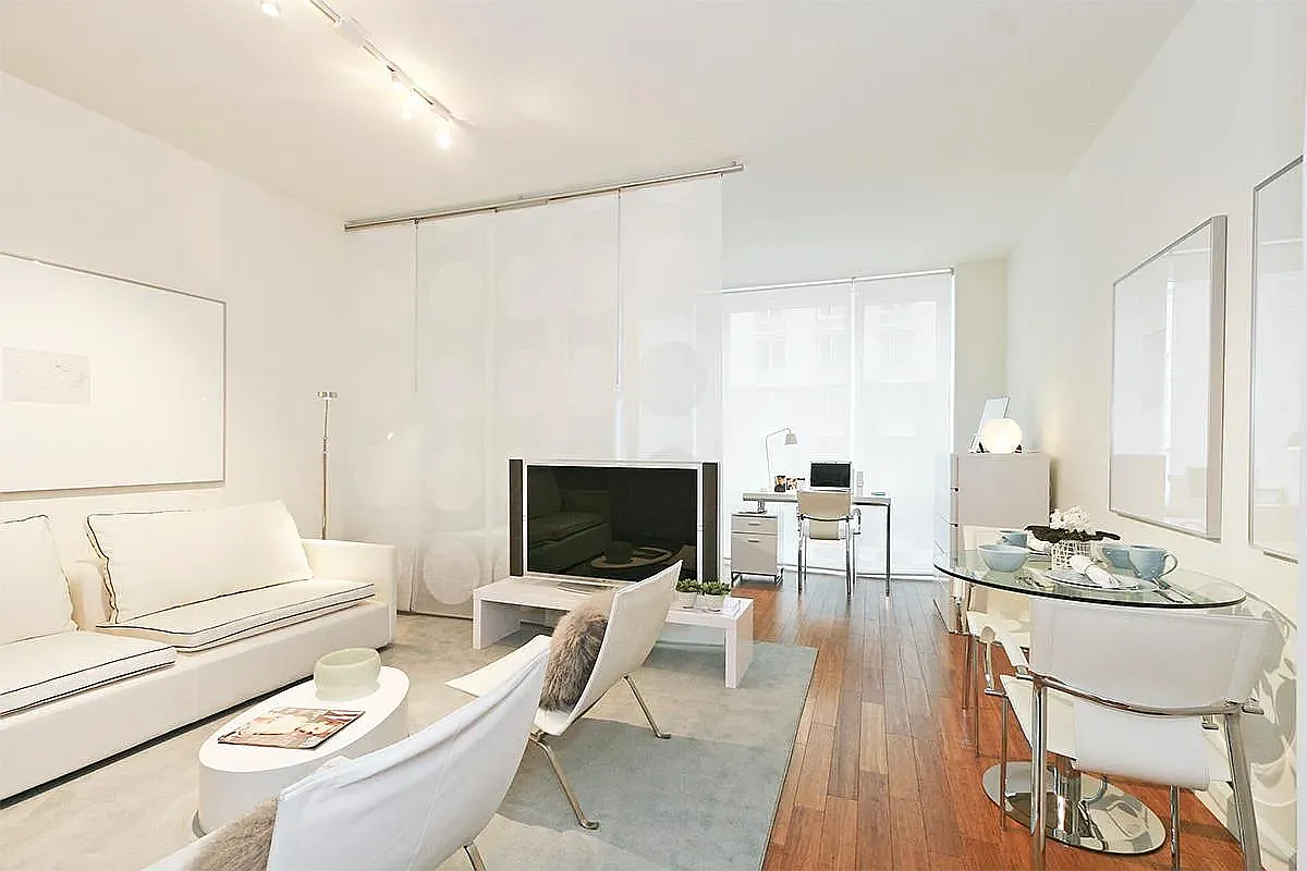 330 West 39th Street — Photo 1
