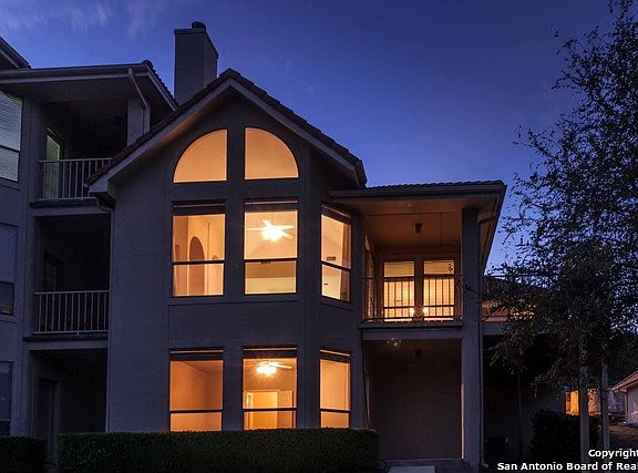 3rd image of 135 Tapatio Dr E