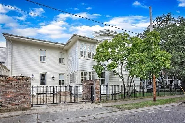 4200 Saint Charles Ave — Photo 18