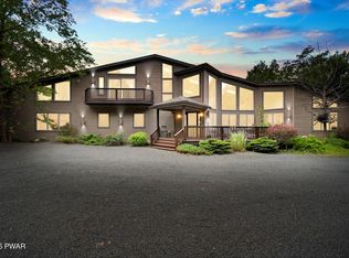 804 Ranch Ct, Hawley, PA 18428