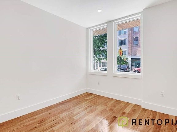 2nd image of 10 Lexington Ave #3V