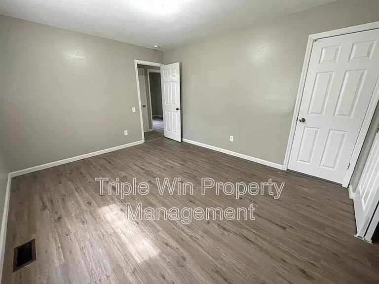 1725 Orletto Way — Photo 29