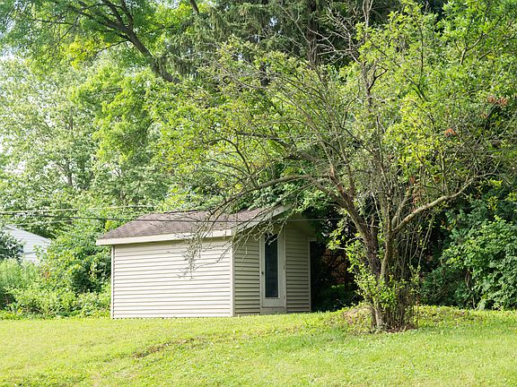 4th image of 124 Georgton Ct