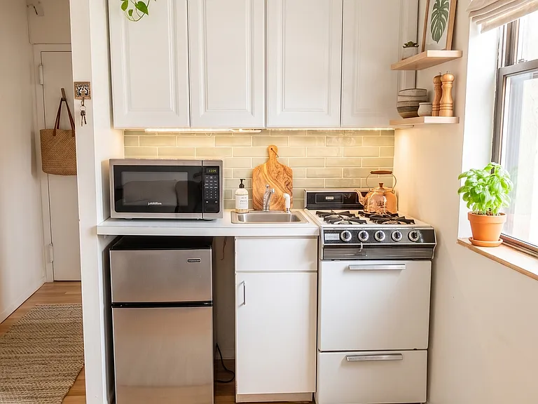 415 W 47th St #3C — Photo 5