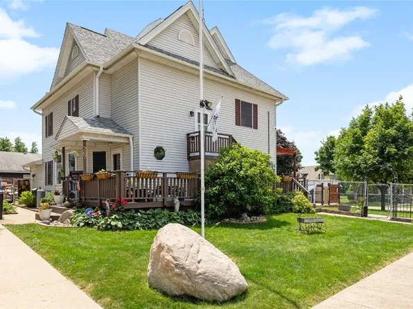 207 Benton St NW, Blairstown, IA 52209