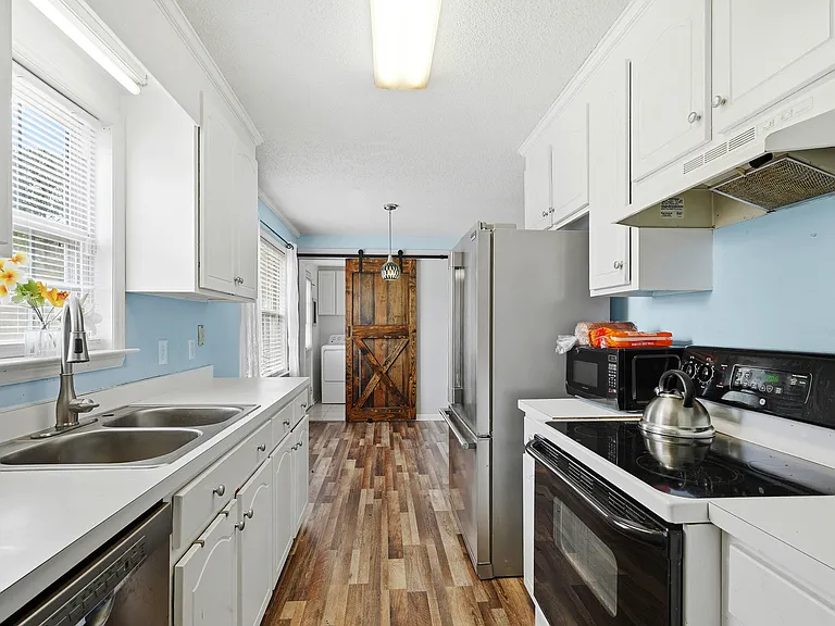 105 Twin Creeks Dr — Photo 12
