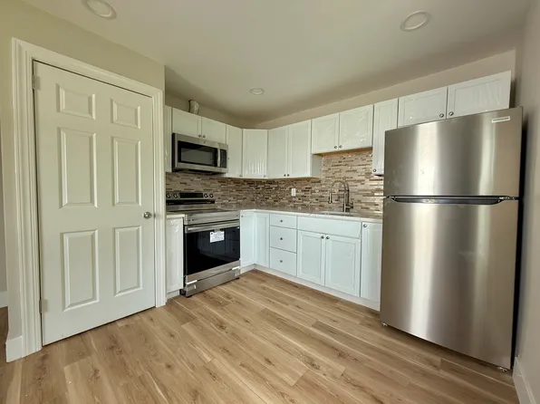 428 W 1st St APT 2, Birdsboro, PA 19508