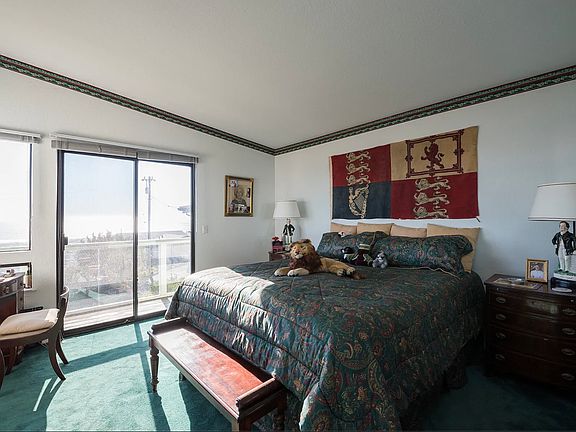 4th image of 2605 Nutmeg Ave