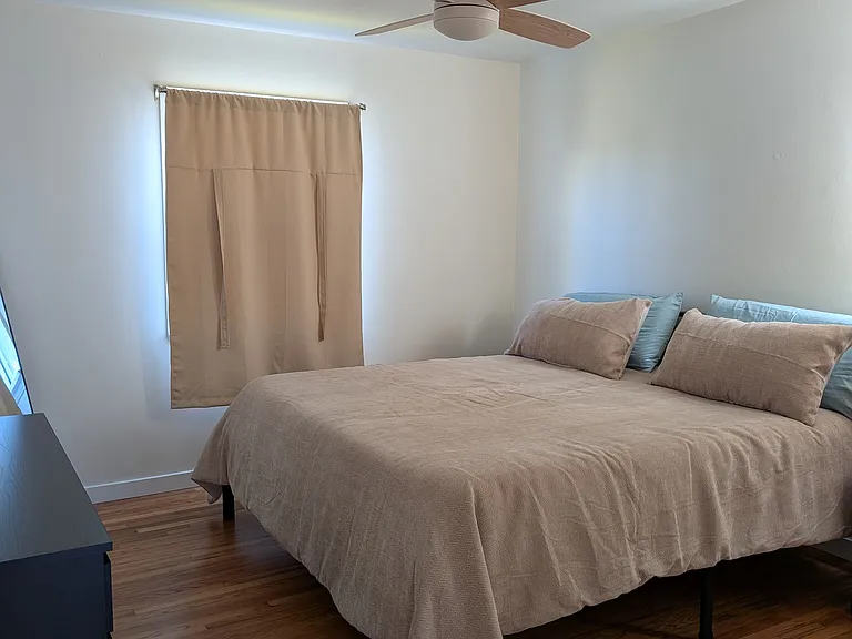 Bedroom 1 - King-sized bed
