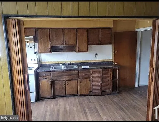 4921 Greencrest Rd — Photo 2