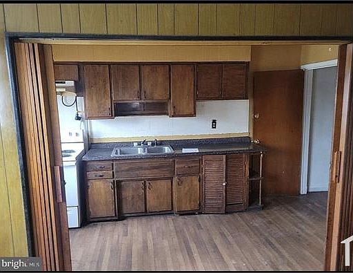 2nd image of 4921 Greencrest Rd