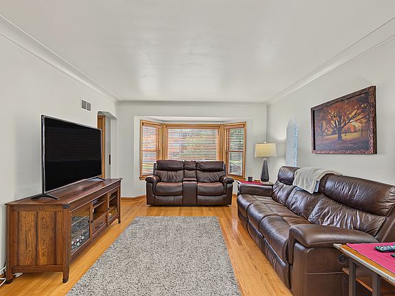 5th image of 6218 W Huntington St
