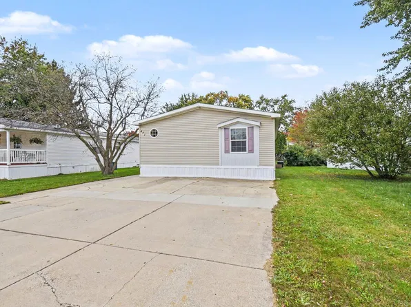 471 N Kippen Dr SE, Grand Rapids, MI 49548