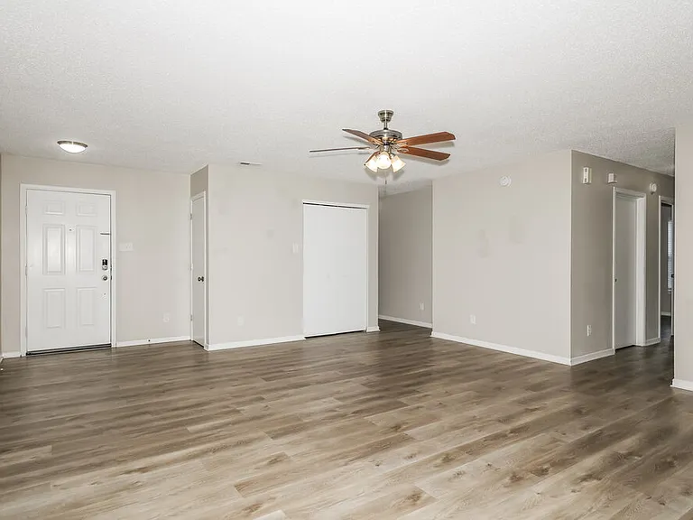 10387 Fairmont Ln — Photo 6