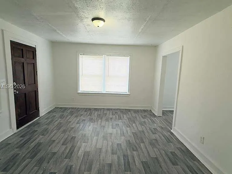2748 Broadway Ave — Photo 28