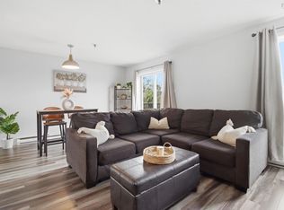 75 Collins Grv #215, Halifax, NS B2W 6B3