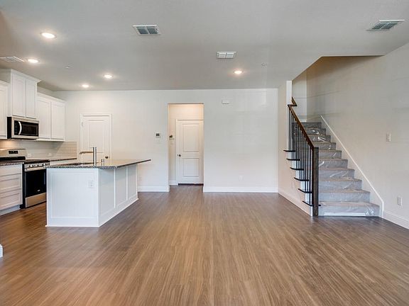 5th image of 8737 Phoebe Rd
