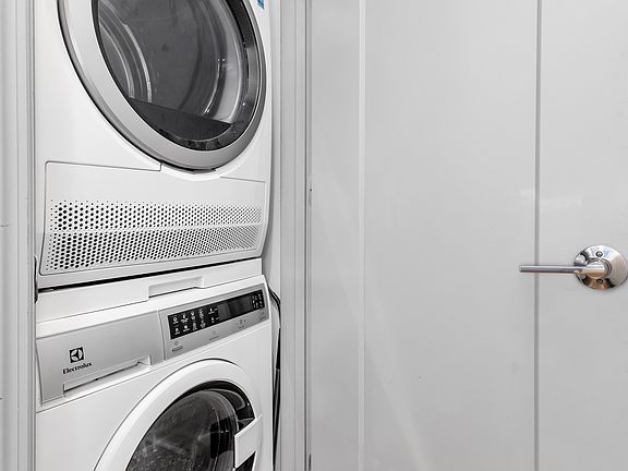 5th image of 332 E 6th St APT 3