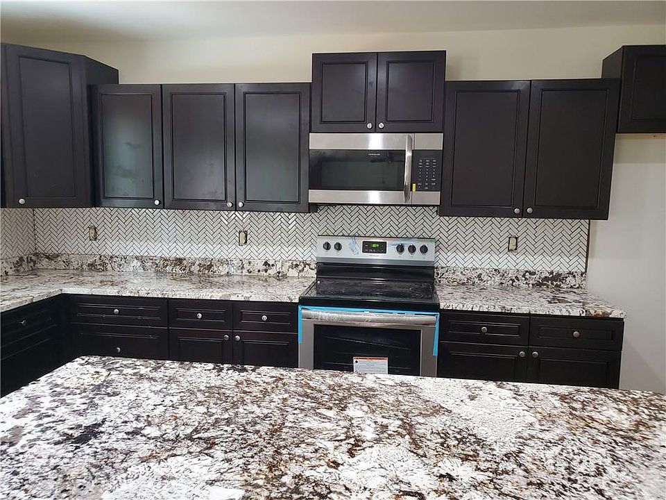 2nd image of 735 Mott St