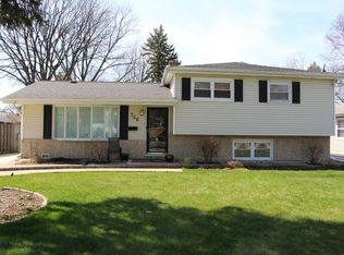736 S Monterey Ave, Villa Park, IL 60181