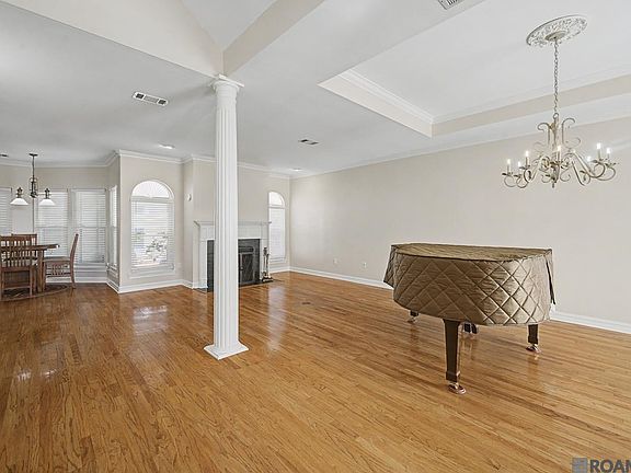 3rd image of 5922 Glen Cove Dr