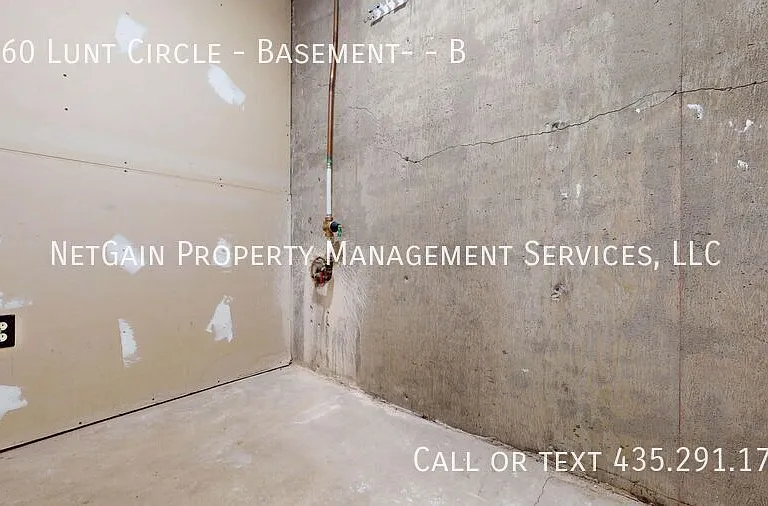 1060 Lunt Cir #B — Photo 12