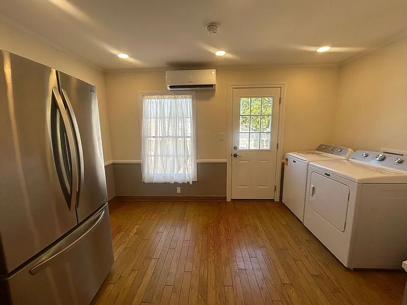 2 bed, 1.0 bath, $3,650 — Photo 4