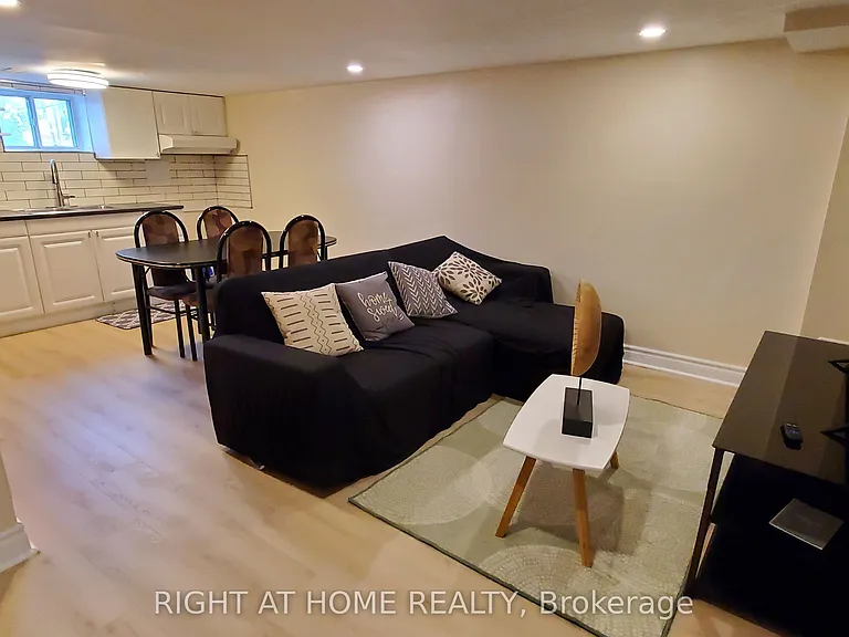 38 Madelaine Ave — Photo 7