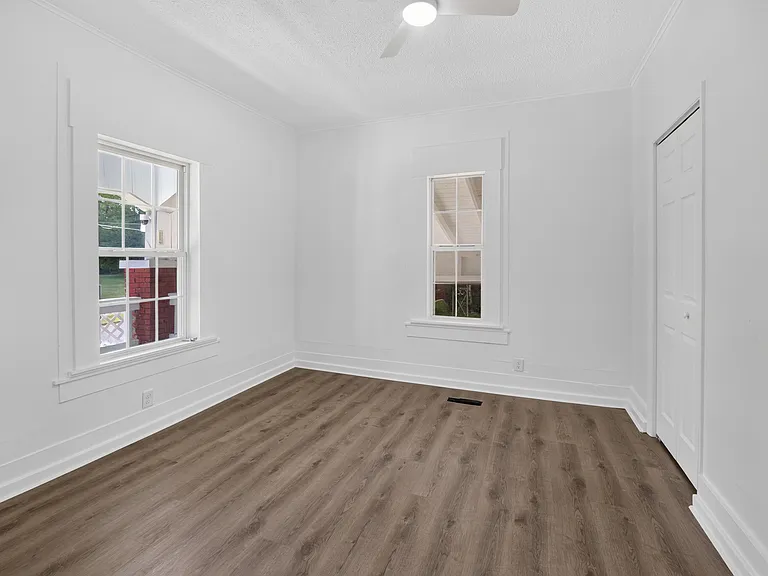 324 Walnut St — Photo 19