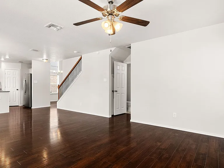 9605 Raeburn Ct — Photo 12