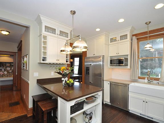 3rd image of 623 Arcadian Ave