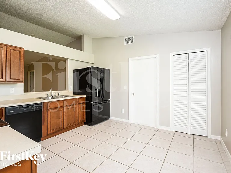 6363 Brack St — Photo 6