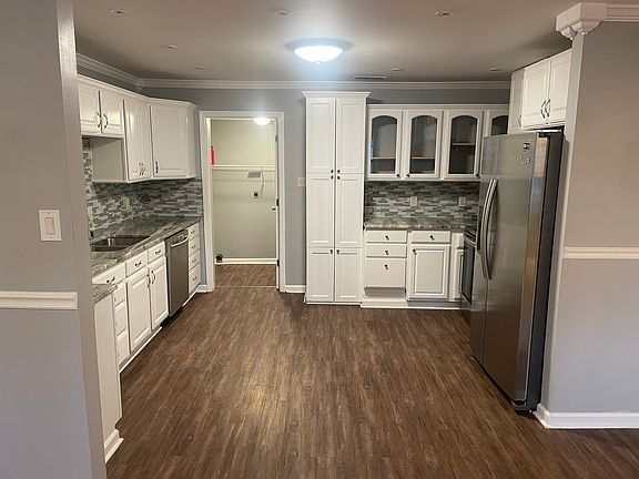 3rd image of 3032 Arrowhead Dr