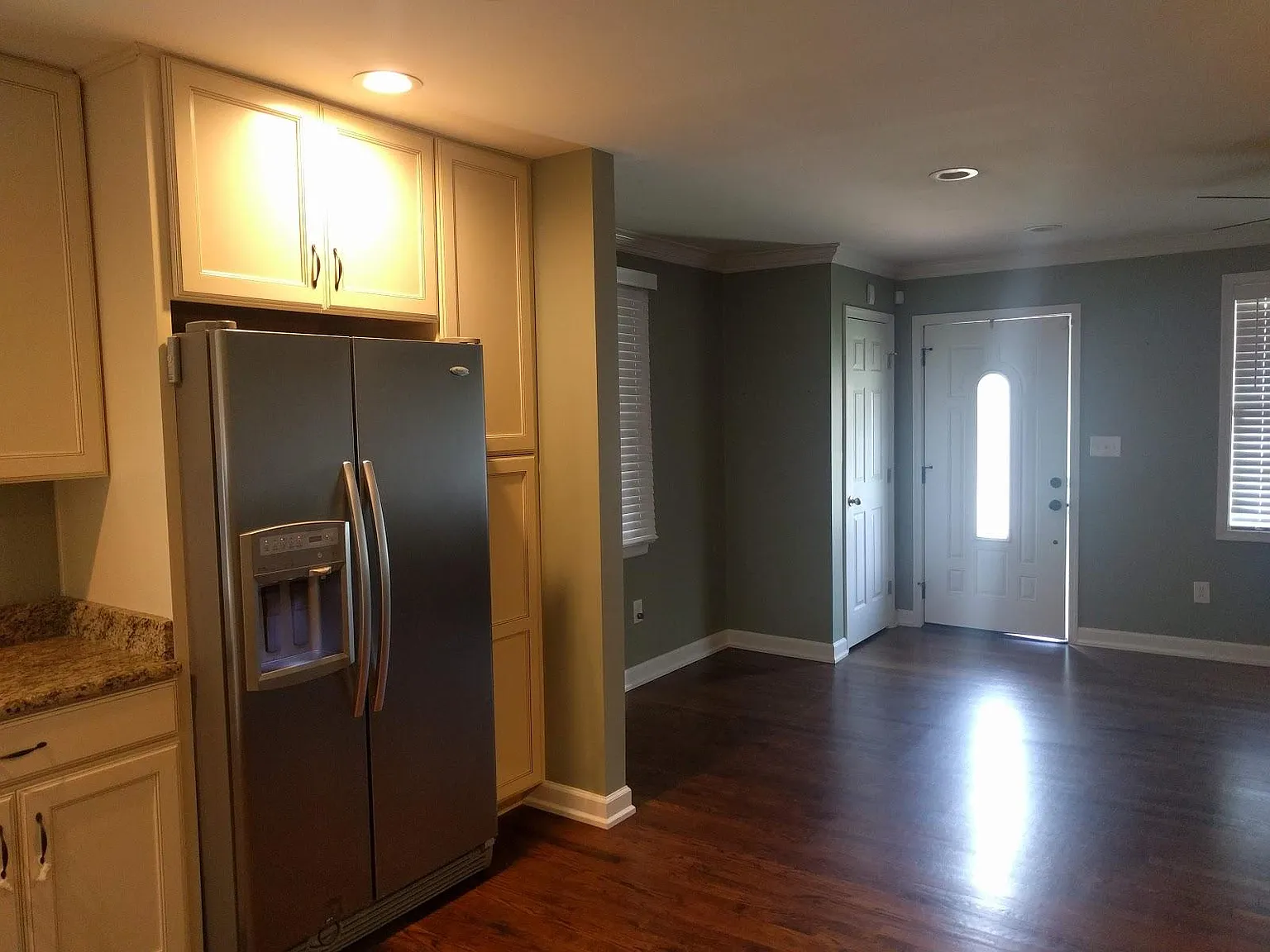 3 bed, 1215 sqft, $1,700 — Photo 3