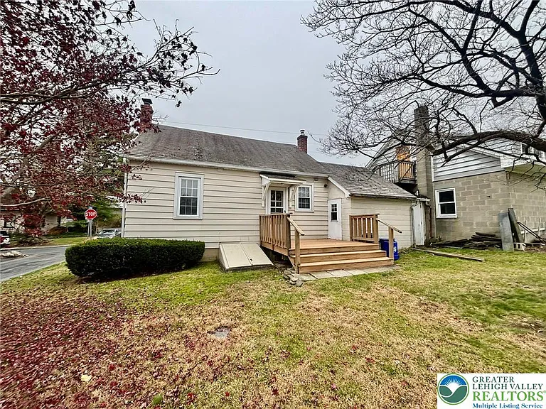221 E Chestnut St — Photo 13
