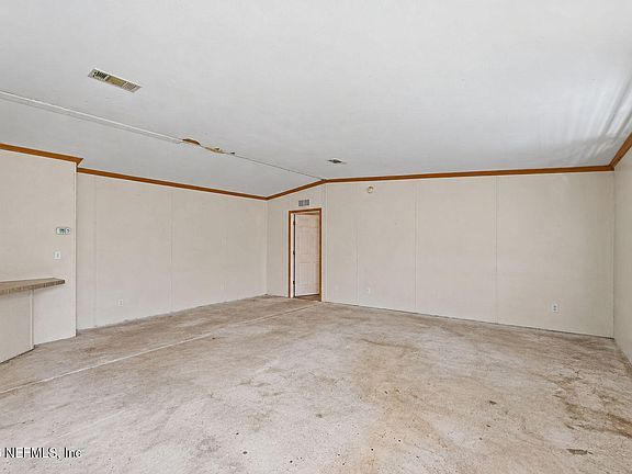 3rd image of 621 BARDIN Road
