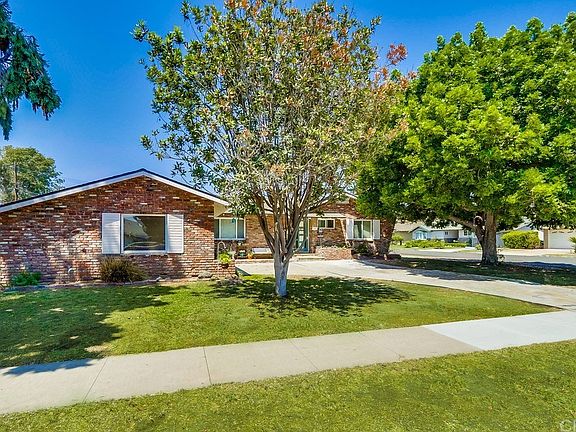 3rd image of 2827 W Stonybrook Dr