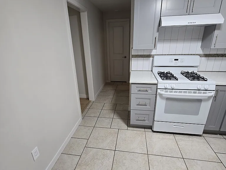 117 Riverview Ave — Photo 3