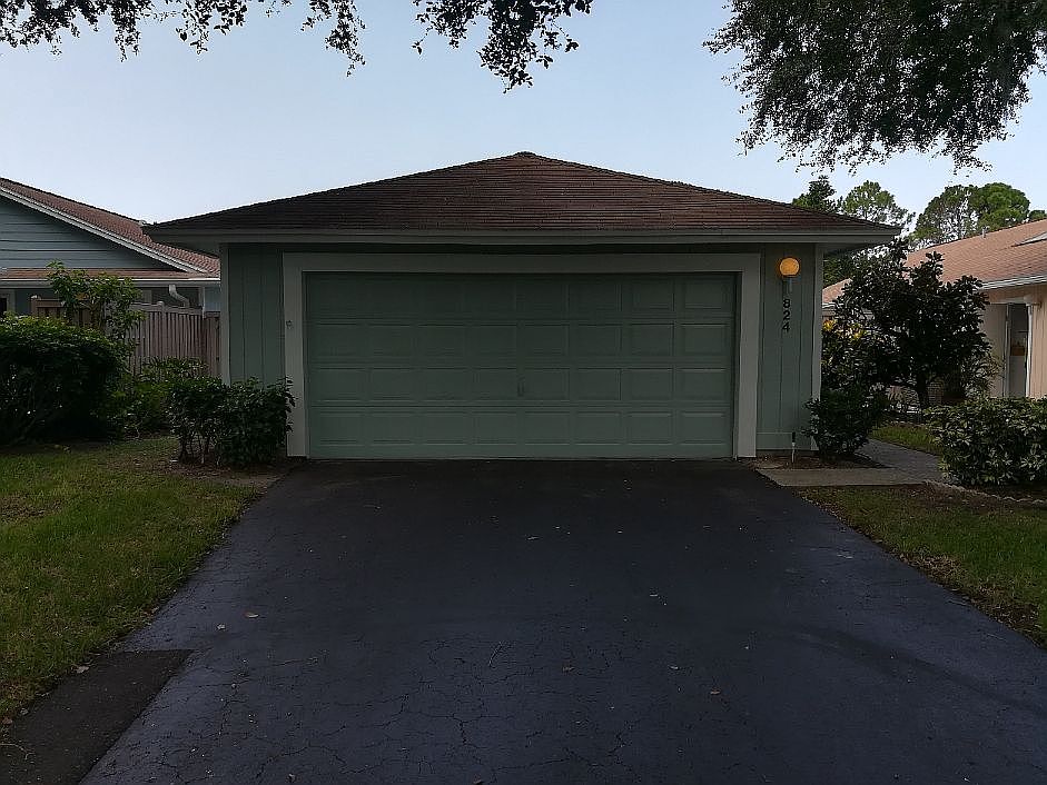 1st image of 824 Saint Clair Cir #824