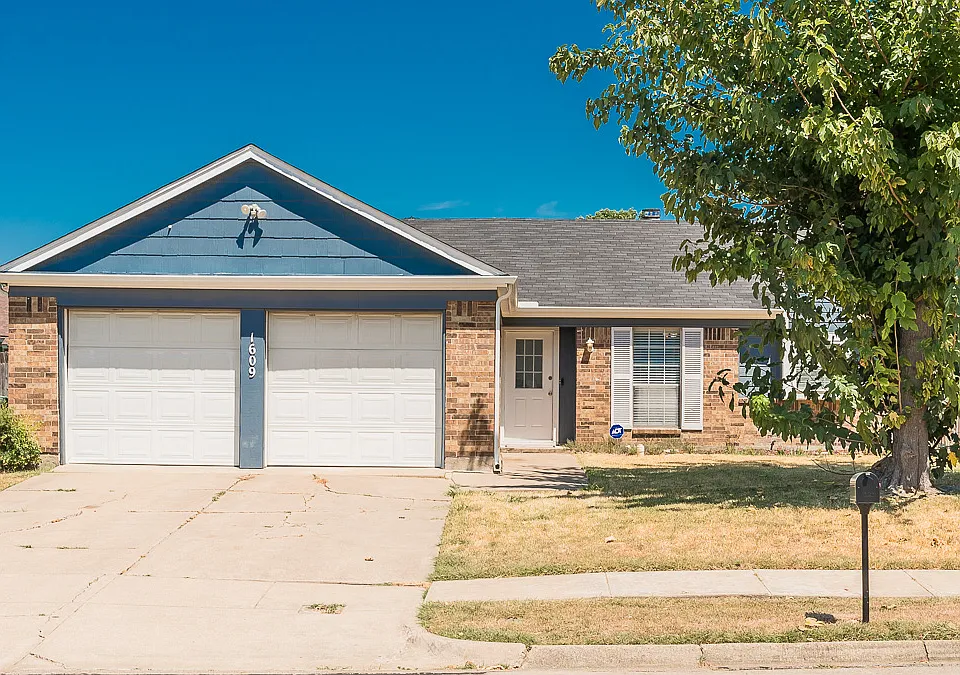 1609 Country Ln