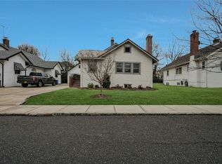 11 Crampton Ave, Great Neck, NY 11023