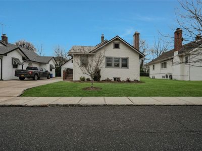 11 Crampton Avenue, Great Neck, NY, 11023
